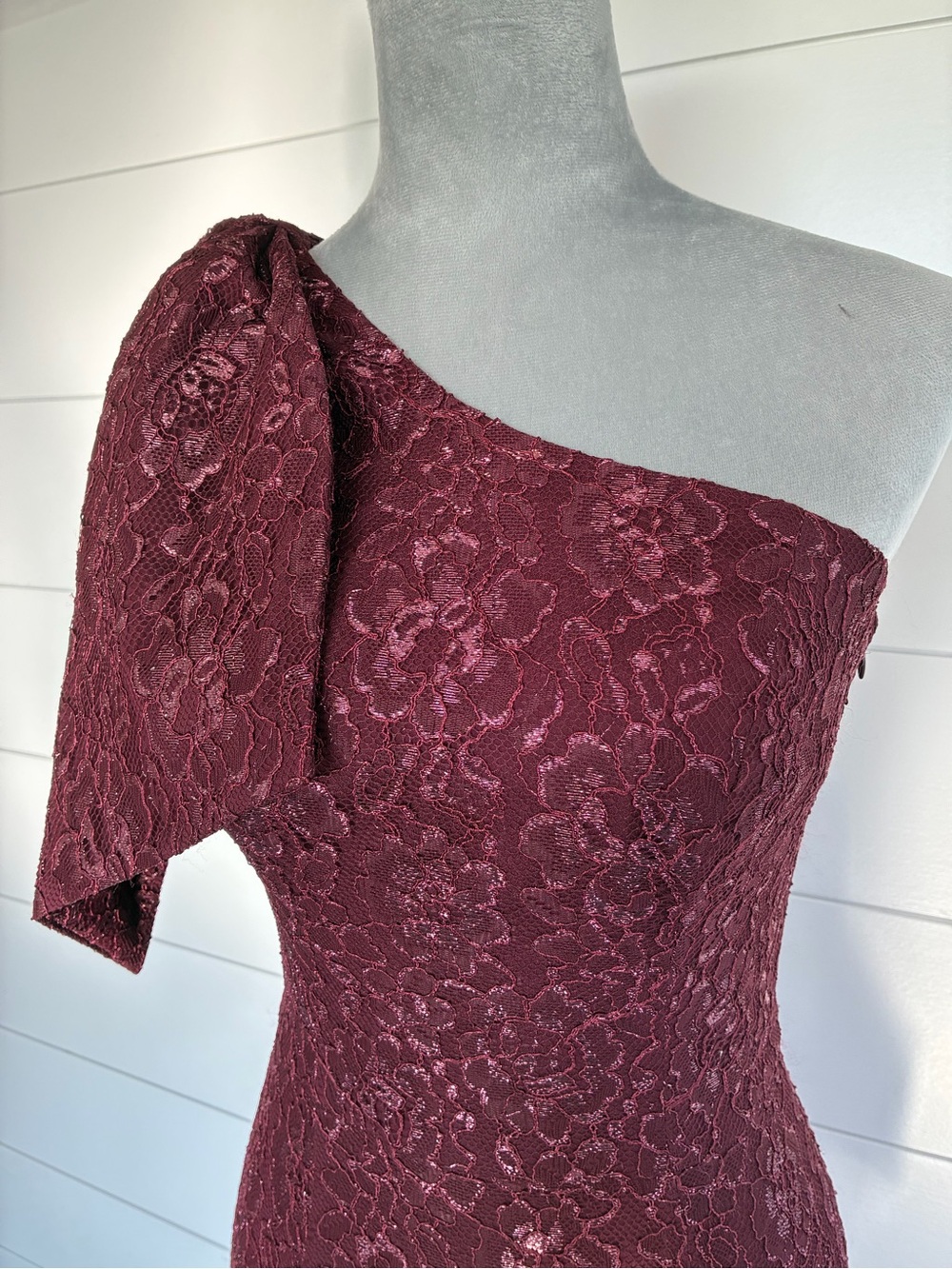 DRESS THE POPULATION LACE
Tiffany ONE SHOULDER BOW
Sheath MIDI DRESS S NWT - Picture 4 of 12